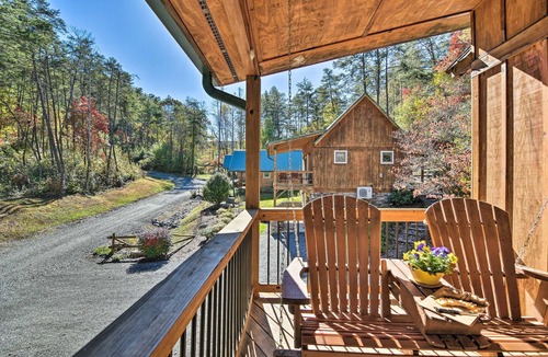 Weaverville Cabin | Cozy Cabin w/Hot Tub & Fireplace – 15 Mi to Asheville