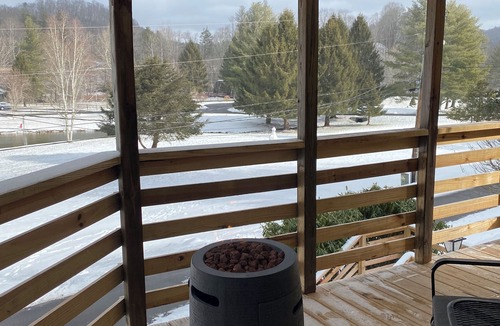 Banner Elk Cabin | Cozy cabin with 1 bedroom, fireplace, AC, WiFi in Convenient Foscoe