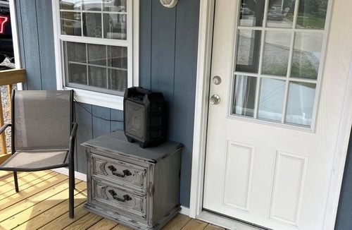 Alexander County Cabin | Cozy cabin with 1 bed, Heat/AC in charming Granite Falls