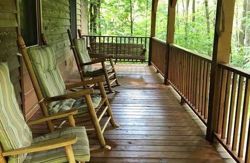 Elk Park Cabin | Cozy Cabin with Fireplace, 2 Bedrooms & 2 Queen Size Couch Beds!