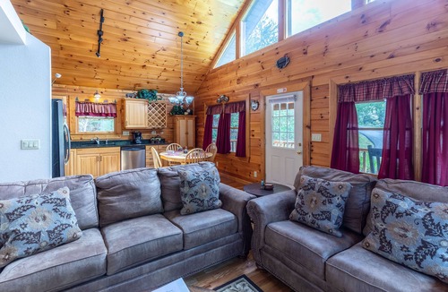 Qualla Cabin | Cozy Cabin with Hot Tub; 5 miles to Harrahs Casino