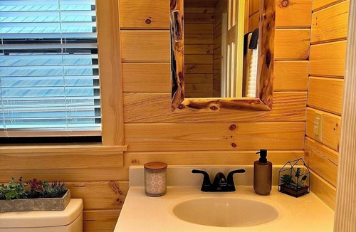 Marion Cabin | Cozy Cabin with Private Resort Amenities: Walking Distance to Lake James