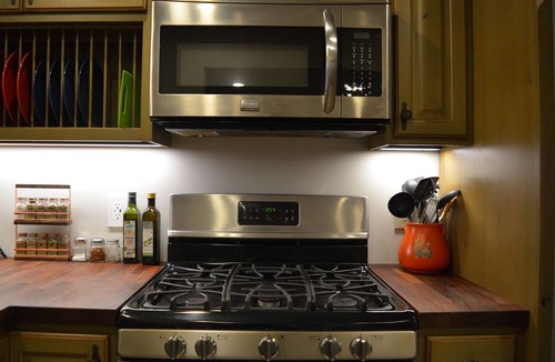 Charter Hills Cabin | Cozy cabin with boosted Wi-Fi, half a mile from Beech Ski Resort