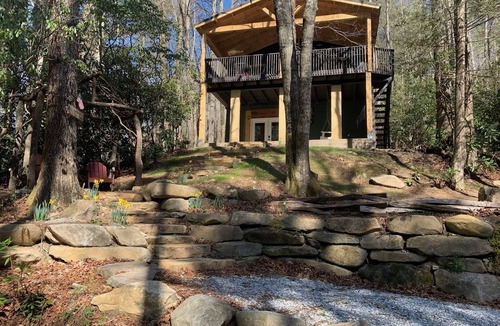 Cashiers Cabin | Cozy cabin within walking distance of Cashiers Crossroads.