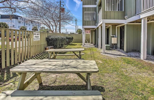 Carolina Beach Apartment | Cozy Carolina Beach Condo w/Ocean Views!