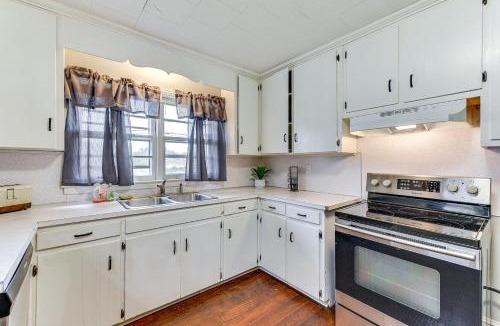Charlotte House | Cozy Charlotte Home with Fire Pit about 6 Mi to Uptown!