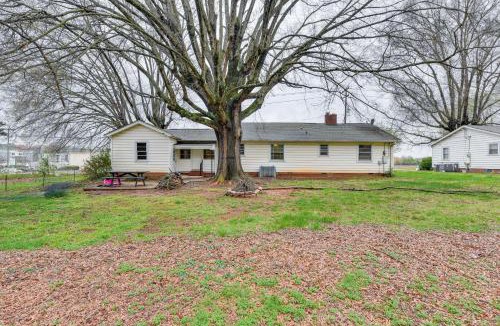 Charlotte House | Cozy Charlotte Home with Fire Pit about 6 Mi to Uptown!