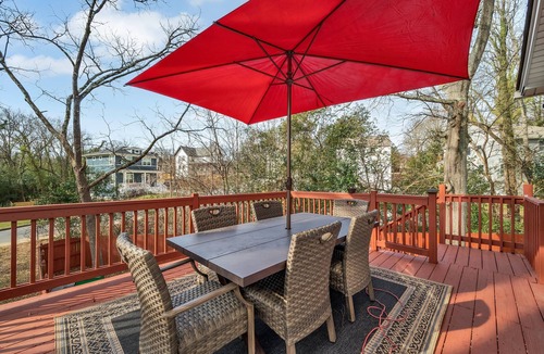Lincoln Heights House | Cozy City Retreat! Spacious 6-bedroom house in marvelous Charlotte with WiFi, AC