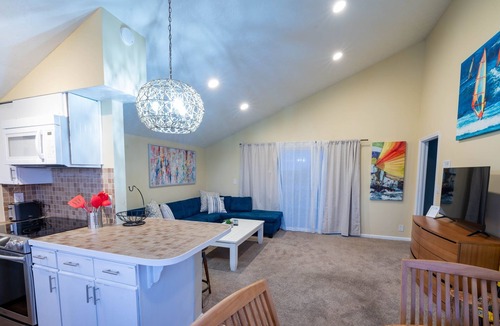 Emerald Isle House | Cozy Coastal Duplex · Pool · 1 Min Walk to the Beach