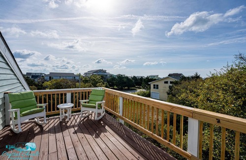 Emerald Isle House | Cozy Coastal Duplex · Pool · 1 Min Walk to the Beach
