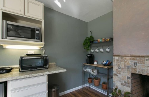 Oakley Apartment | Cozy Convenience, Private Home 5mins to Biltmore