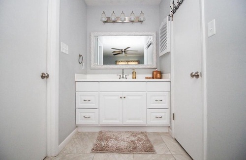 Westover House | Cozy cottage feel, 5 mins from Ft. Bragg