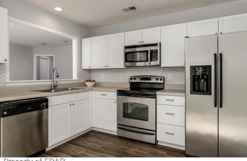 Westover House | Cozy cottage feel, 5 mins from Ft. Bragg