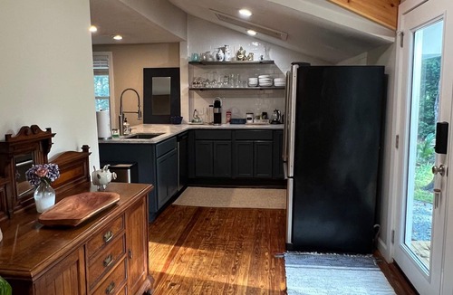 Wilmington Cottage | Cozy Cottage near UNCW, Central Location to All!