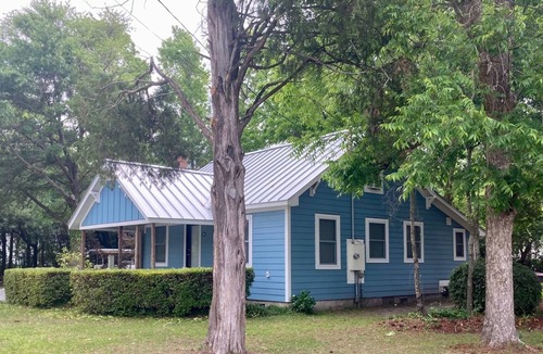 Wilmington Cottage | Cozy Cottage near UNCW, Central Location to All!
