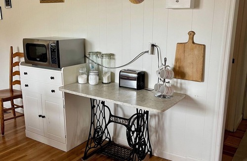 Alexander House | Cozy country home with great views and big porch. Family friendly great kitchen.