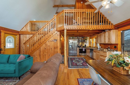 Vein Mountain Cabin | Cozy Cove Cabin | Pet Friendly & Creek Access