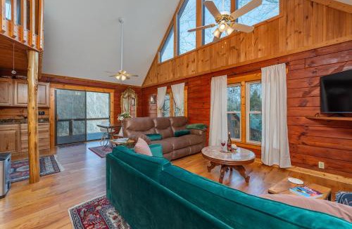 Vein Mountain House | Cozy Cove Cabin Pet Friendly & Creek Access