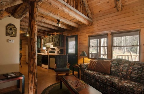 Bryson City Cabin | Cozy Creekside Cabin just a few steps from Lands Creek!
