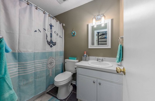 Marine Corps Air Station Cherry Point House | Cozy duplex. 30 minutes to beach or New Bern/5 minutes from MCAS Cherry Point.