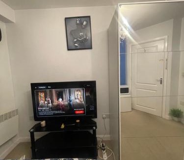 Wolverhampton Apartment | Cozy en-suite Room-city centre