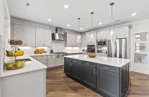 Belmont House | Cozy Fall Nights | Hot tub+Firepit+Sleeps 14+Lake Wylie | 20m to CLT