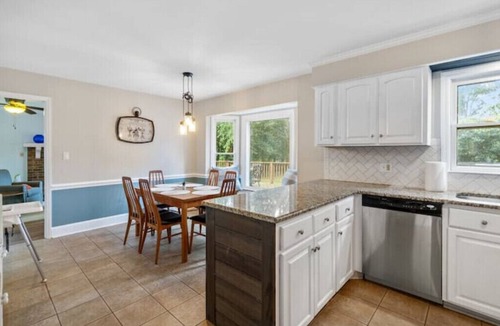 Myers Park House | Cozy family home with BABY GEAR in Prime Locationnn