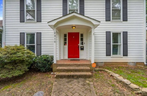 Myers Park House | Cozy family home with BABY GEAR in Prime Locationnn