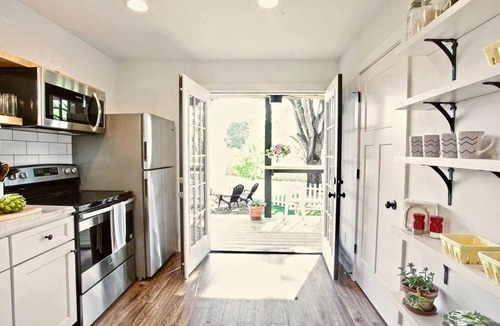 Black Mountain House | Cozy Family Retreat w/HT-Sauna Deck & DT Charm