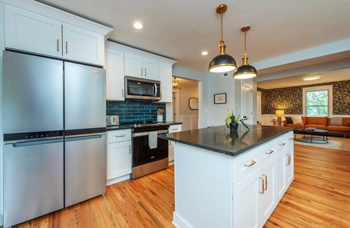 Weaverville House | Cozy Farmhouse - 10 min to AVL!