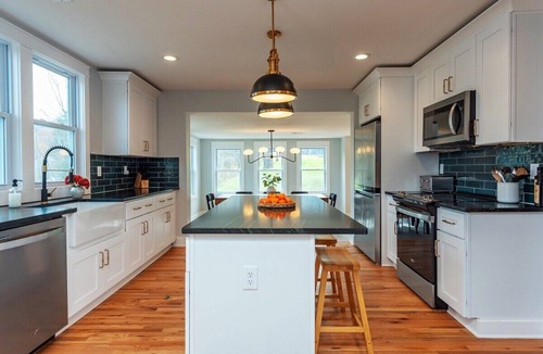 Weaverville House | Cozy Farmhouse - 10 min to AVL!