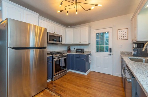 Royal Pines House | Cozy & Fun! Game Room, Putt Putt, Playset, Hot Tub