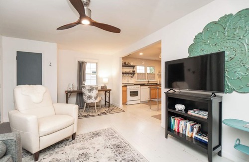 Old Irving Park House | Cozy golden gate cutie