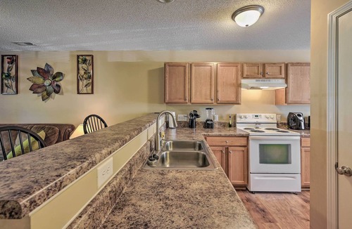 Greensboro House | Cozy Greensboro Townhome ~ 7 Mi to UNC Campus