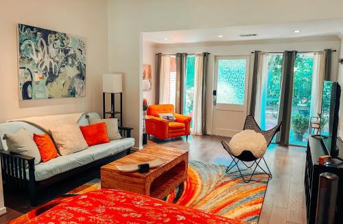 Old Irving Park Apartment | Cozy Guest House Studio Apartment