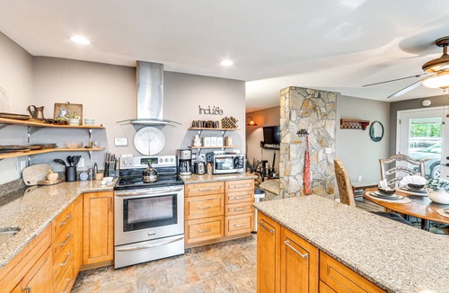 Black Mountain House | Cozy Hideaway w/Grill, 17 Mi to Asheville