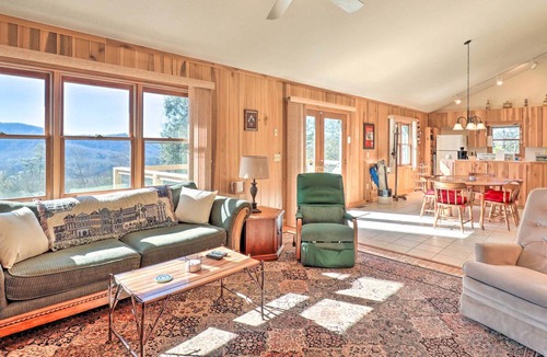 Penrose Cabin | Cozy Hilltop Hideaway: 10 Mi to Nat’l Forests