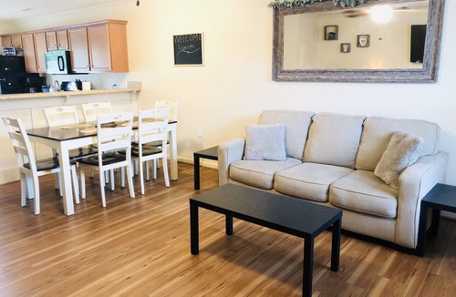 Hubert House | Cozy home mins. to Piney green gate, Hubert & 25 to Emerald Isle
