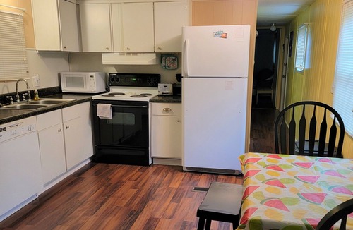 White Lake House | Cozy home w/ easy walk to lake