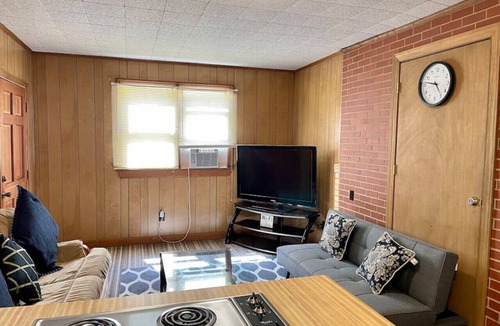 High Point House | Cozy House for Business or Weekend Hideaway