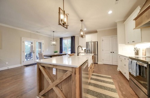 Belmont House | Cozy & Immaculate 4-BR Modern Farmhouse Retreat!
