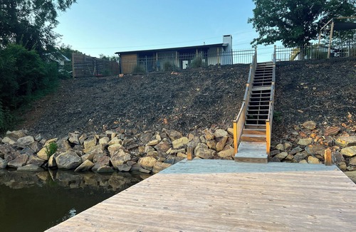 Albemarle House | Cozy lake front house with dock on Lake Tillery
