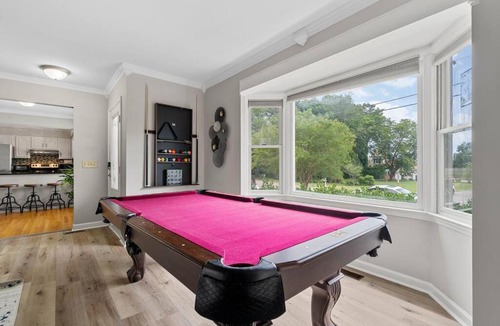 Mayhew House | Cozy Lake Home - Jacuzzi King Bed Marina Access