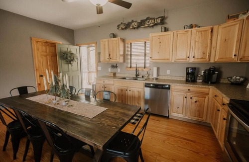 Smithville House | Cozy lake house with fire pit and lake access in backyard