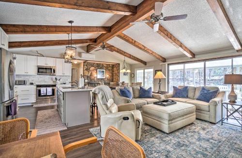 Robbinsville House | Cozy Lake Santeetlah Cottage with Dock and 3 Kayaks!