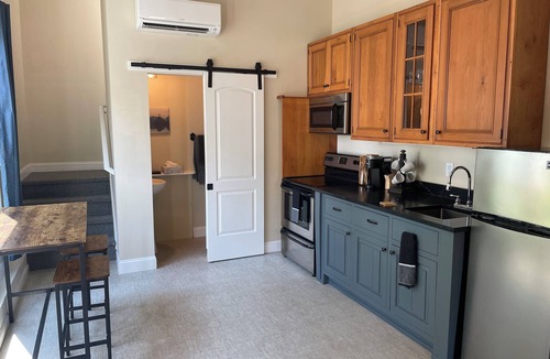 Southmont House | Cozy lakeside cottage. Perfect for a couples get away.