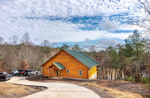 Granite Falls Cabin | Cozy log cabin with Lakefront and Private Dock