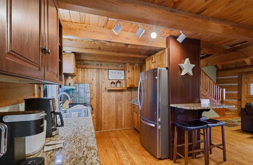 Foscoe Cabin | Cozy Log Cabin with Views of Grandfather Mountain