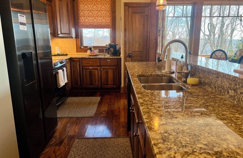 Boone Condo | Cozy Luxe Echota: Spectacular View; 2 Kings;No Stairs;Szn Decor; Pools;Fireplace