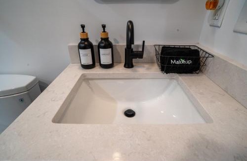 East Raleigh Apartment | Cozy Luxe Escape, Raleigh 2BR Getaway, Sleeps 4, Pets, Kids & Business Travelers Welcome